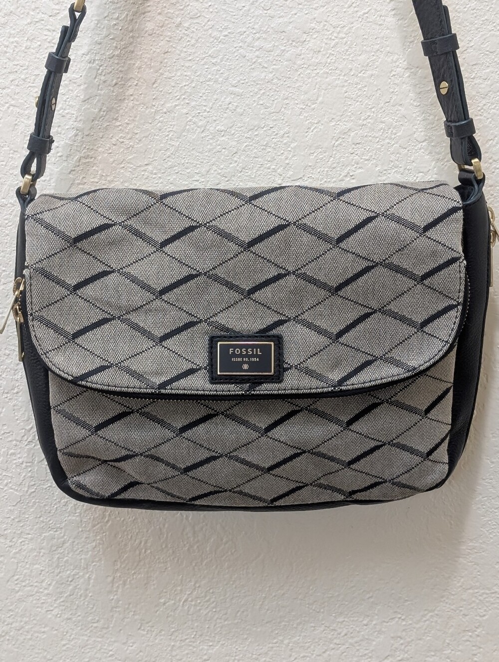 Fossil Preston Grey/Black woven Diamond Pattern Expandable Crossbody Bag